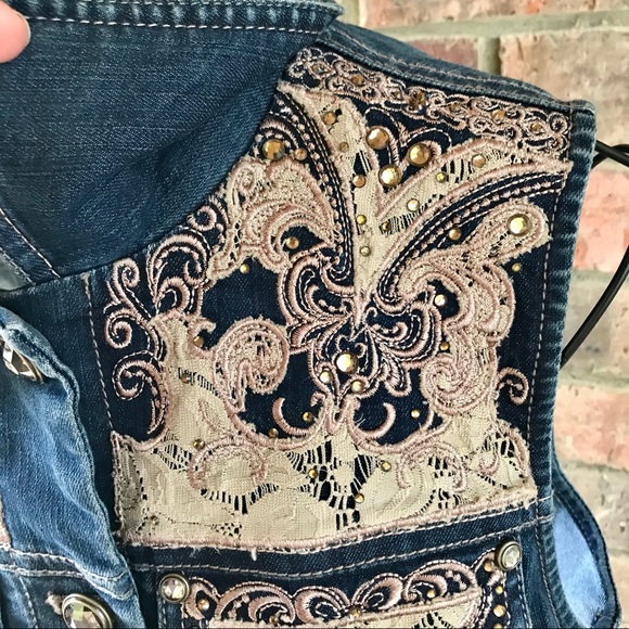 NWOT Platinum Chico’s Vest with Embellishments PRICE DROP - Picture 5 of 6